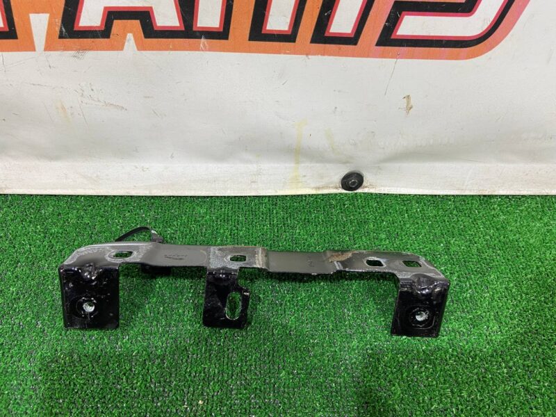 T4K10314 Rear right wing mounting bracket Jaguar I-Pace (2018-) Used cost 20 € in stock 5 pcs.