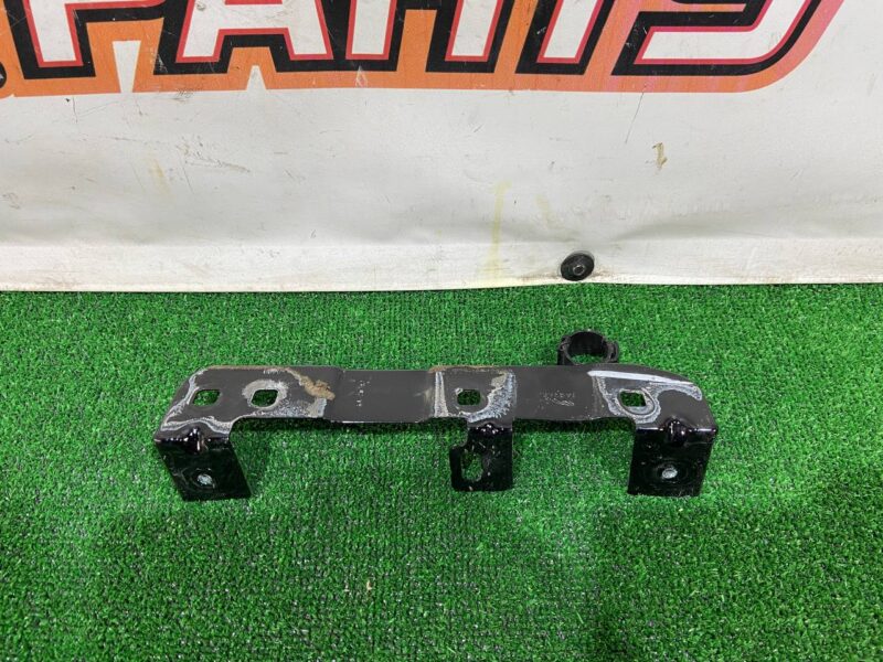 T4K10315 Rear left wing mounting bracket Jaguar I-Pace (2018-) Used cost 20 € in stock 6 pcs.