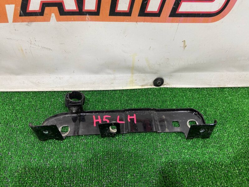 T4K10315 Rear left wing mounting bracket Jaguar I-Pace (2018-) Used cost 20 € in stock 6 pcs.