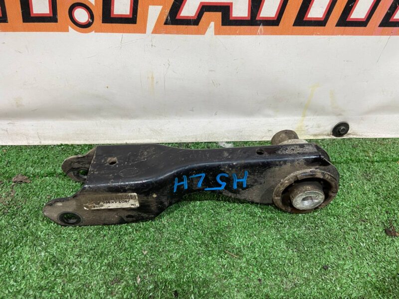 T4K11185 Rear left lower control arm Jaguar I-Pace (2018-) Used cost 100 € in stock 7 pcs.