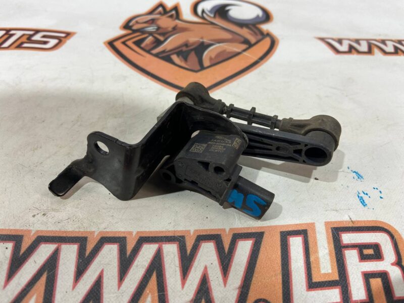 T4K1582 Height sensor front right Jaguar I-Pace (2018-) Used cost 50 € in stock 6 pcs.