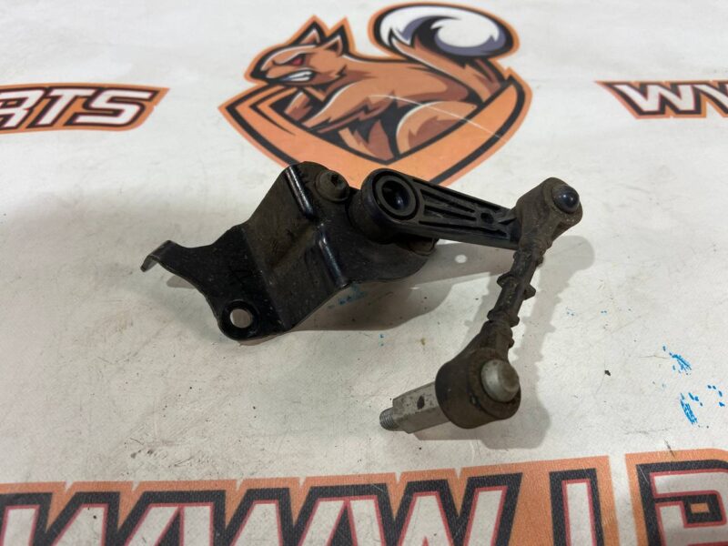 T4K1582 Height sensor front right Jaguar I-Pace (2018-) Used cost 50 € in stock 6 pcs.