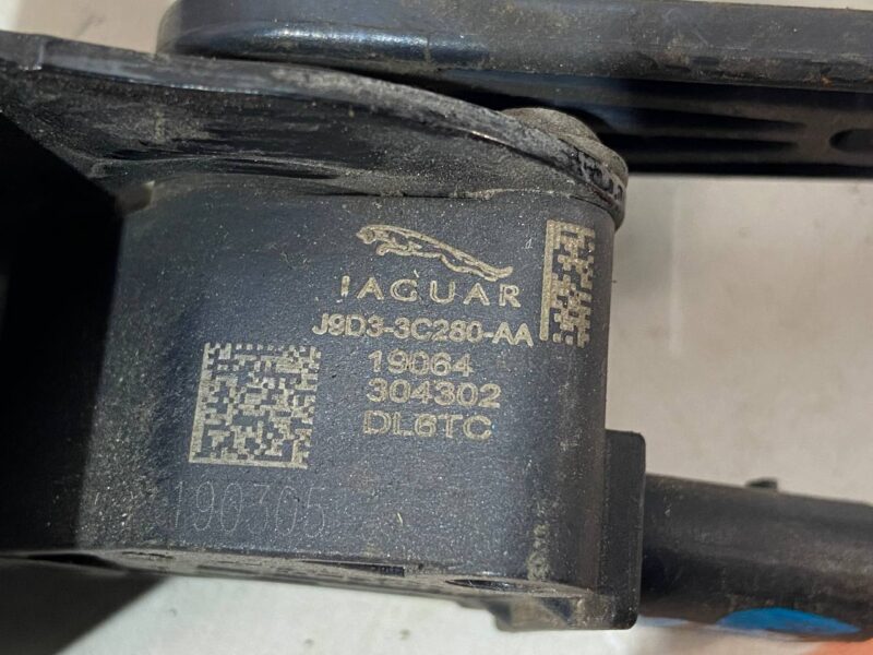T4K1582 Height sensor front right Jaguar I-Pace (2018-) Used cost 50 € in stock 6 pcs.