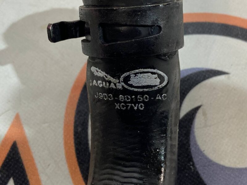 T4K4815 Hose connecting the valve to the heat exchanger Jaguar I-Pace (2018-) used cost 30 € in stock 1 pcs.
