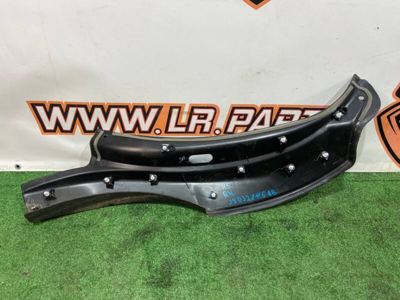 T4K5227 Rear arch molding right Jaguar I-Pace (2018-) Used cost 100 € in stock 3 pcs.