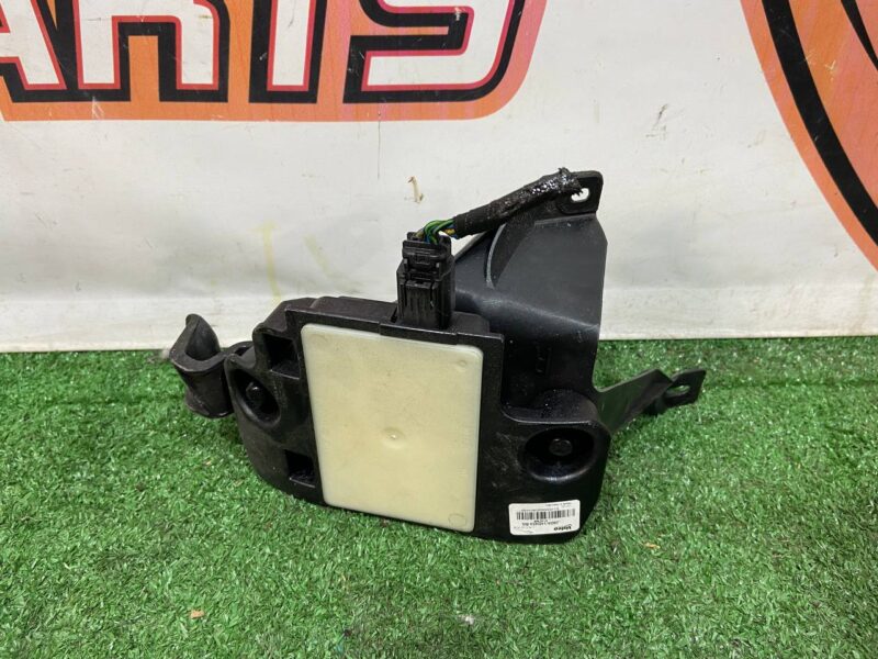 T4A23073 Dead (blind) spot sensor right Jaguar I-Pace X590 (2018-) Used cost 300 € in stock 12 pcs.