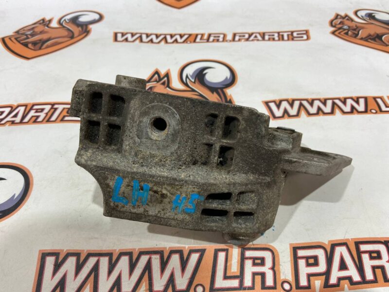 T4K8346 Left electric motor bracket Jaguar I-Pace (2018-) USED cost 80 € in stock 11 pcs.