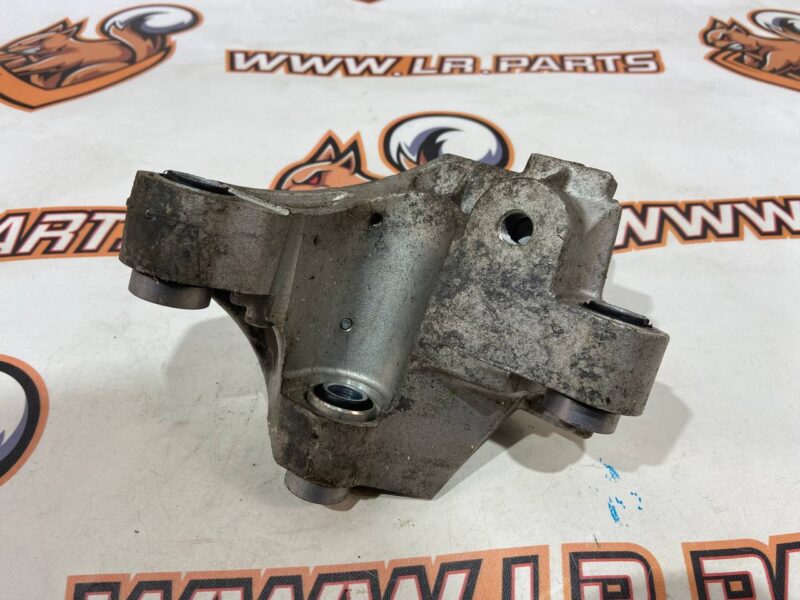 T4K8347 Jaguar I-Pace Front Electric Motor Bracket (2018-) Used cost 60 € in stock 10 pcs.