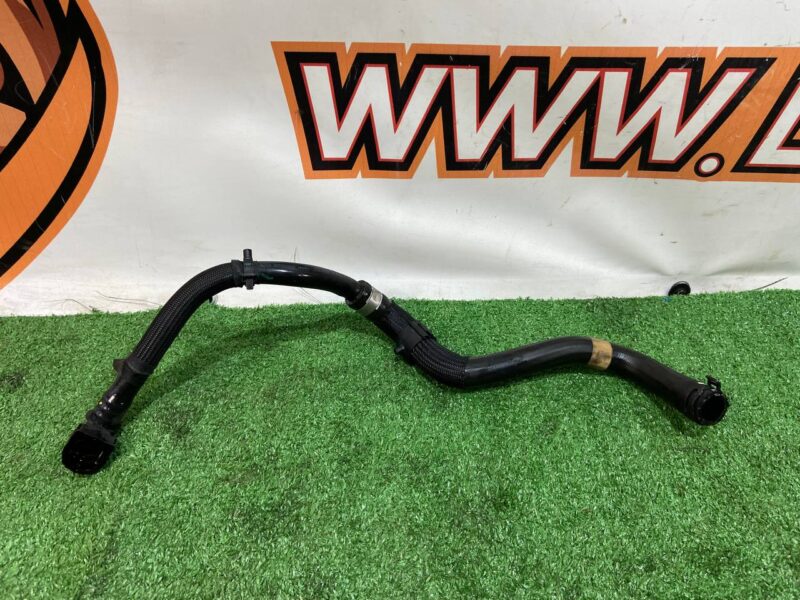 T4K9149 Hose from valve to heat exchanger Jaguar I-Pace X590 (2018-) Used cost 30 € in stock 2 pcs.