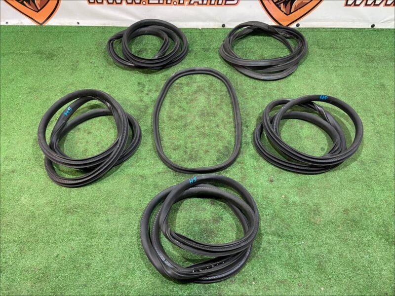 T4K9197 Seal kit for doors, trunk lid, hood Jaguar I-Pace (2018-) used cost 200 € in stock 1 pcs.