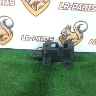 T4K9890 Rear bumper mounting bracket left Jaguar I-Pace X590 (2018-) Used cost 25 € in stock 5 pcs.