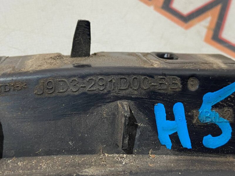 T4K9897 Rear right fender liner bracket Jaguar I-Pace (2018-) Used cost 25 € in stock 10 pcs.