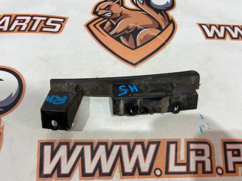 T4K9897 Rear right fender liner bracket Jaguar I-Pace (2018-) Used cost 25 € in stock 10 pcs.