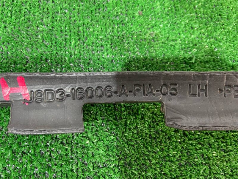 T4K9909LML Wing seal left Jaguar I-Pace (2018-) used cost 35 € in stock 1 pcs.