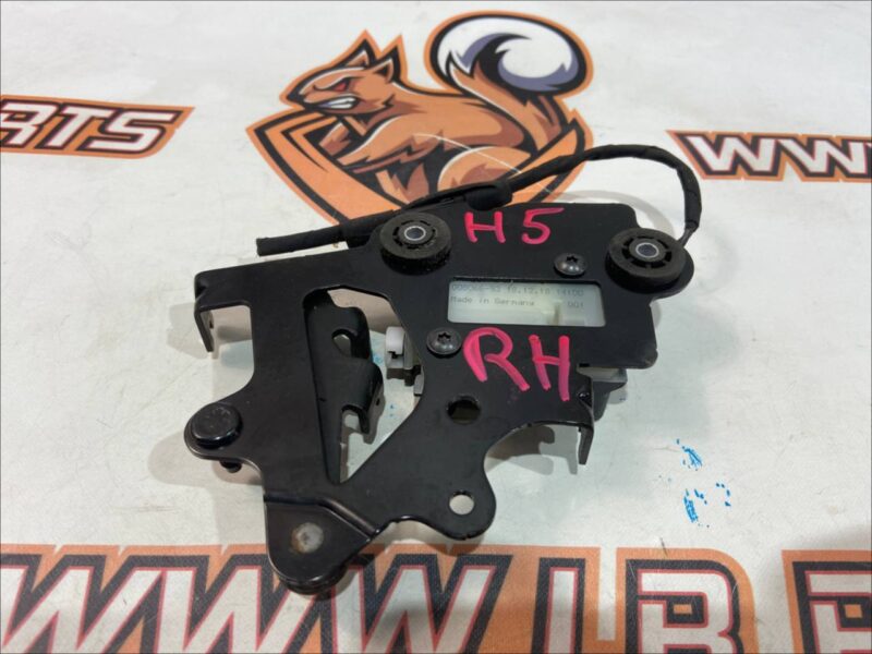 T4K9982 Hood actuator Jaguar I-Pace X590 (2018-) Used cost 30 € in stock 4 pcs.