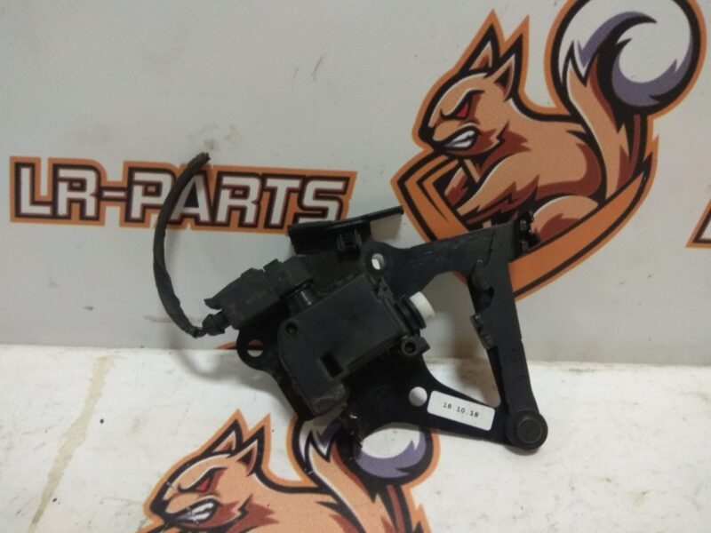 T4K9982 Hood actuator Jaguar I-Pace X590 (2018-) Used cost 30 € in stock 4 pcs.