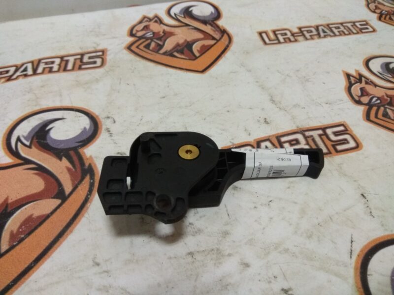 T4N13336 Jaguar XF X260 (2015-) Used hood release handle cost 5 € in stock 1 pcs.