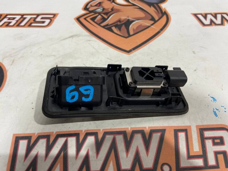 T4N1386 Used JAGUAR I-PACE trunk opening button cost 25 € in stock 2 pcs.