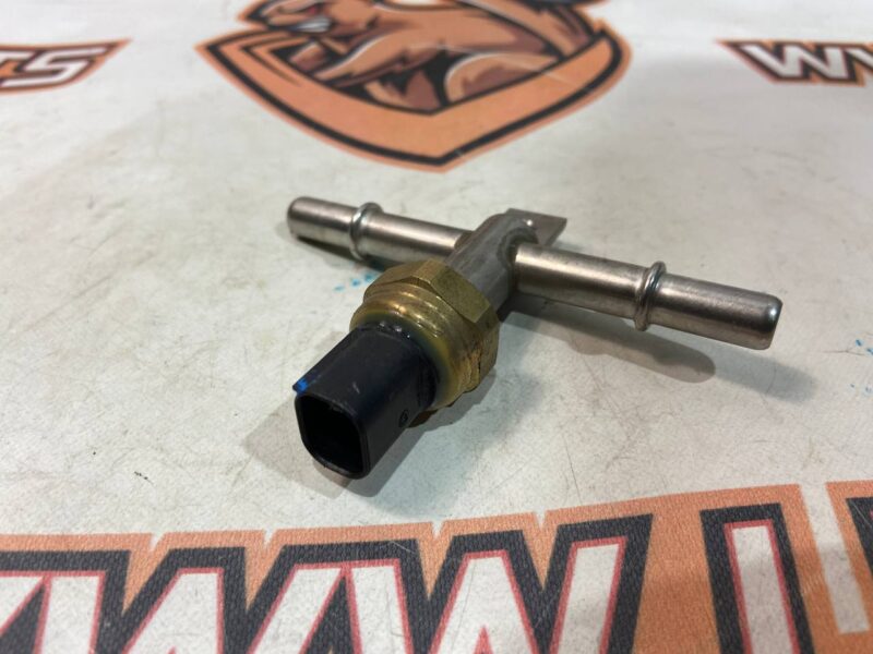 LR013813 Fuel pressure sensor Range Rover L405 (2013-2021) Used cost 40 € in stock 1 pcs.