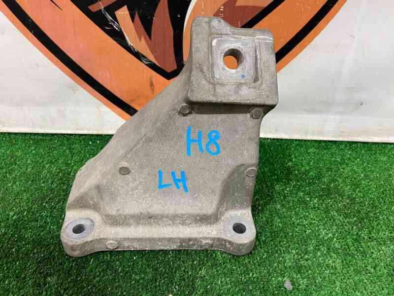 LR033183 Left engine mount bracket 3.0ie 5.0ie Range Rover Sport L494 (2014-2022) Used cost 35 € in stock 2 pcs.