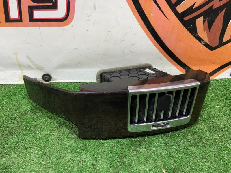 LR035209 Air deflector from torpedo left RANGE ROVER L405 13- Used cost 30 € in stock 1 pcs.
