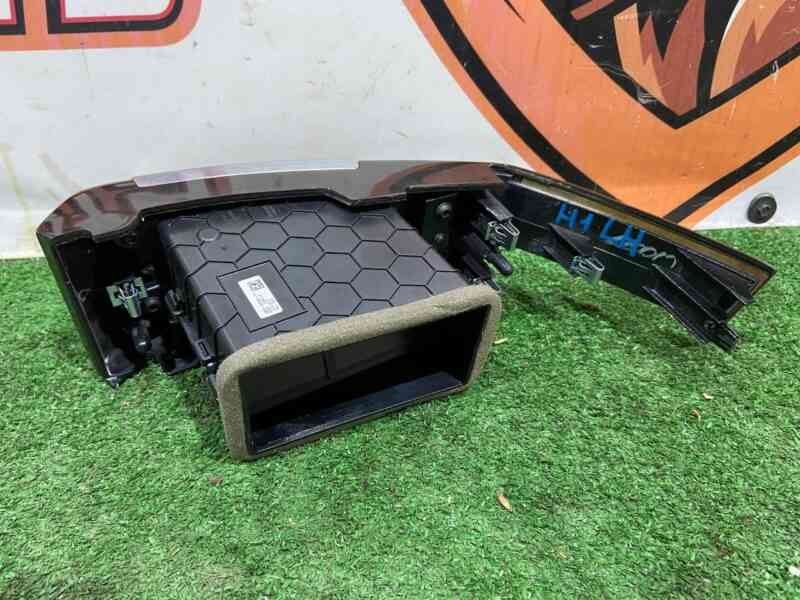 LR035209 Air deflector from torpedo left RANGE ROVER L405 13- Used cost 30 € in stock 1 pcs.