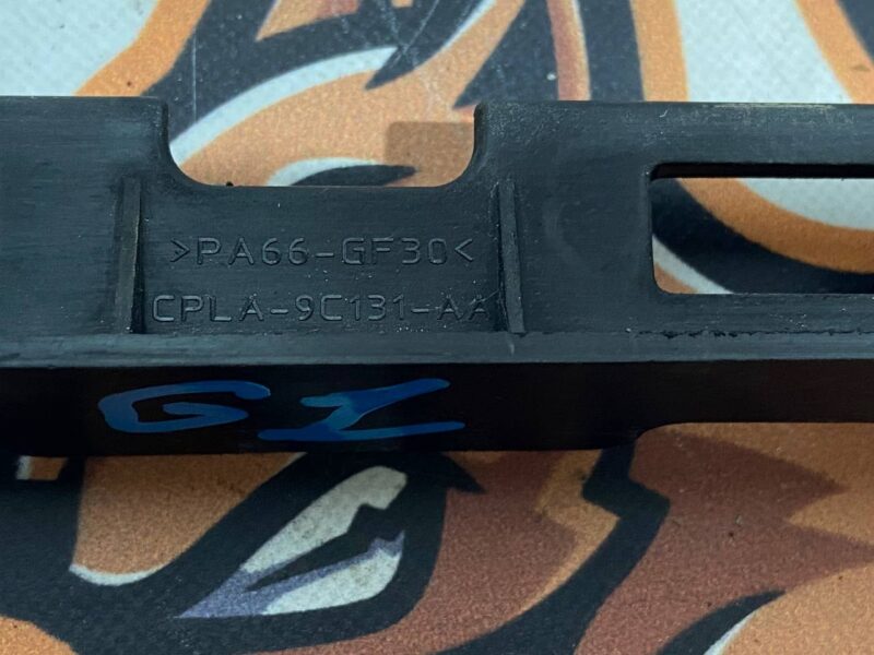 LR042509 Bracket fuel quality sensor Land Rover Discovery 5 L462 (2017-) used cost 11 € in stock 1 pcs.