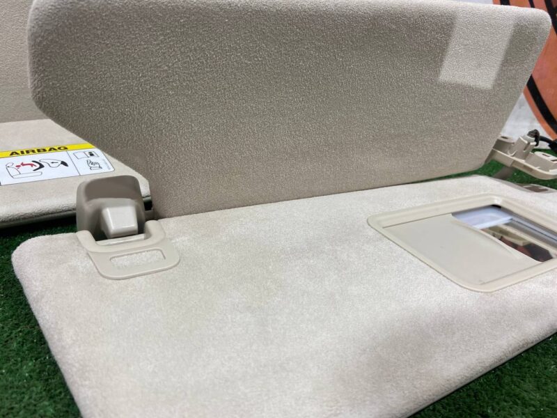 LR047195 Sun visor left/right Range Rover L405 (2013-2021) Used cost 100 € in stock 1 pcs.