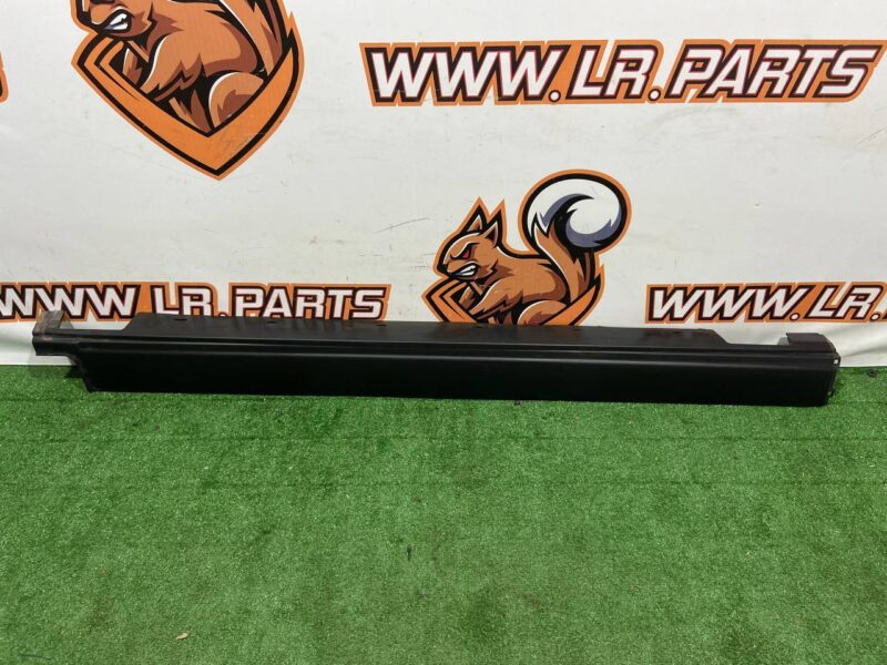 LR048270 Door sill molding right Land Rover Discovery 5 L462 (2017-) used cost 30 € in stock 5 pcs.