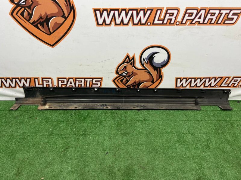 LR048270 Door sill molding right Land Rover Discovery 5 L462 (2017-) used cost 30 € in stock 5 pcs.