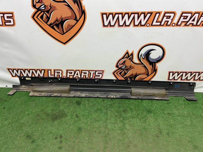 LR048270 Door sill molding right Land Rover Discovery 5 L462 (2017-) used cost 30 € in stock 5 pcs.