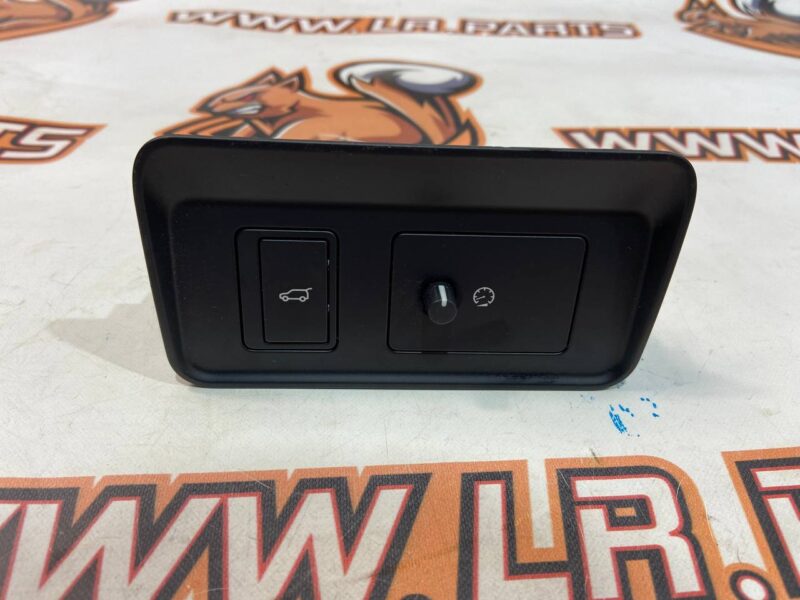 LR060997 Boot release button Land Rover Discovery Sport L550 (2015-) Used cost 50 € in stock 13 pcs.