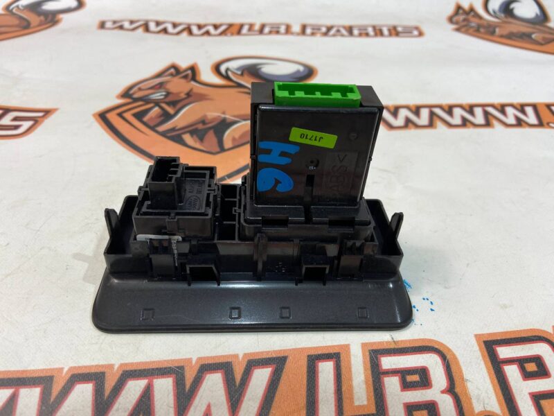 LR060997 Boot release button Land Rover Discovery Sport L550 (2015-) Used cost 50 € in stock 13 pcs.