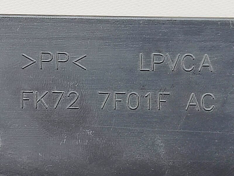 LR065119 Engine boot right Land Rover Discovery Sport L550 (2015-) Used cost 15 € in stock 4 pcs.
