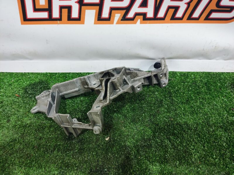 LR073742 Bracket heat exchanger EGR Land Rover Discovery Sport L550 (2015-) Used cost 20 € in stock 2 pcs.