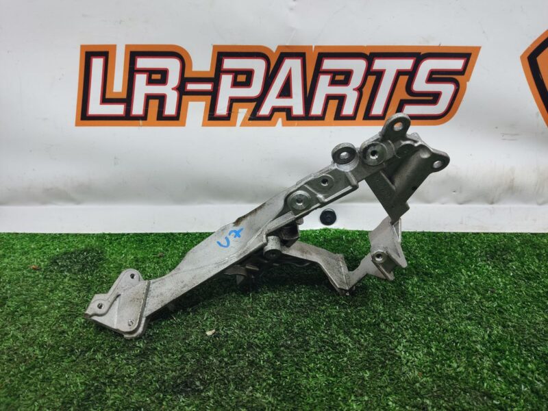 LR073742 Bracket heat exchanger EGR Land Rover Discovery Sport L550 (2015-) Used cost 20 € in stock 2 pcs.