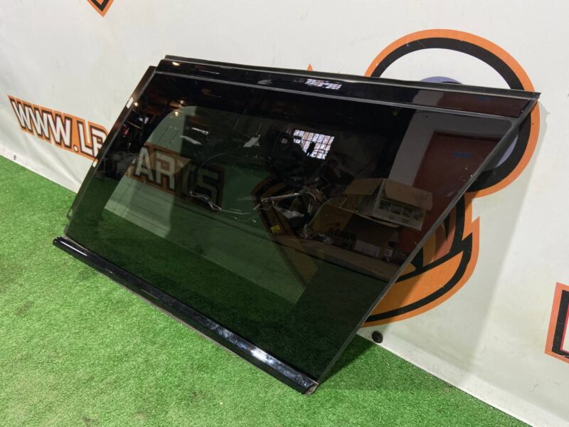 LR077626 Glass in the body side right rear Range Rover L405 (2013-2021) Used cost 150 € in stock 2 pcs.