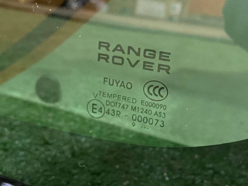 LR077626 Glass in the body side right rear Range Rover L405 (2013-2021) Used cost 150 € in stock 2 pcs.
