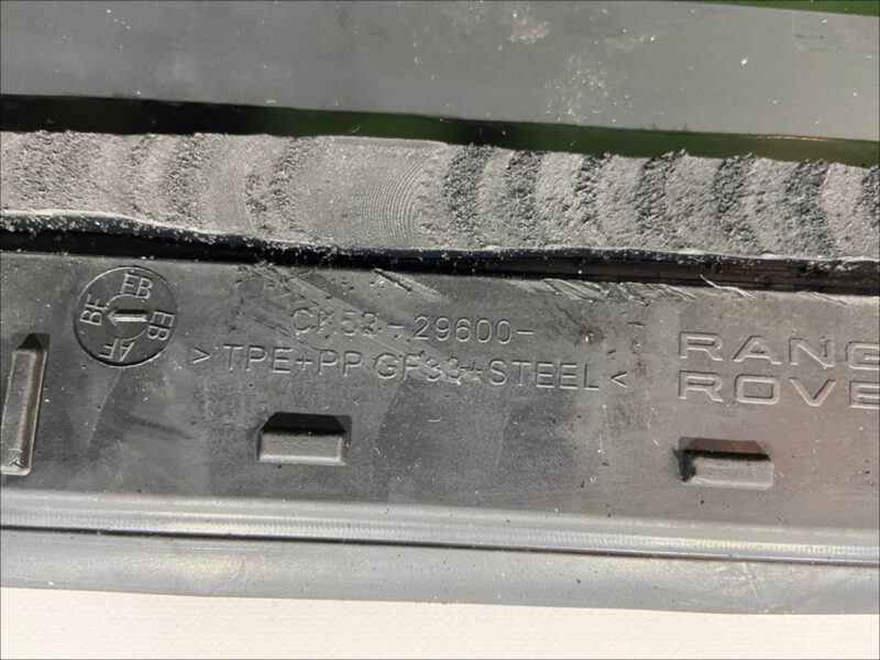 LR077626 Glass in the body side right rear Range Rover L405 (2013-2021) Used cost 150 € in stock 2 pcs.