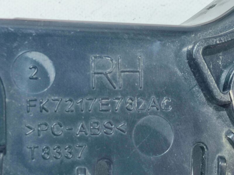 LR077882 Bumper guide right Land Rover Discovery Sport L550 (2015-) Used cost 22 € in stock 5 pcs.
