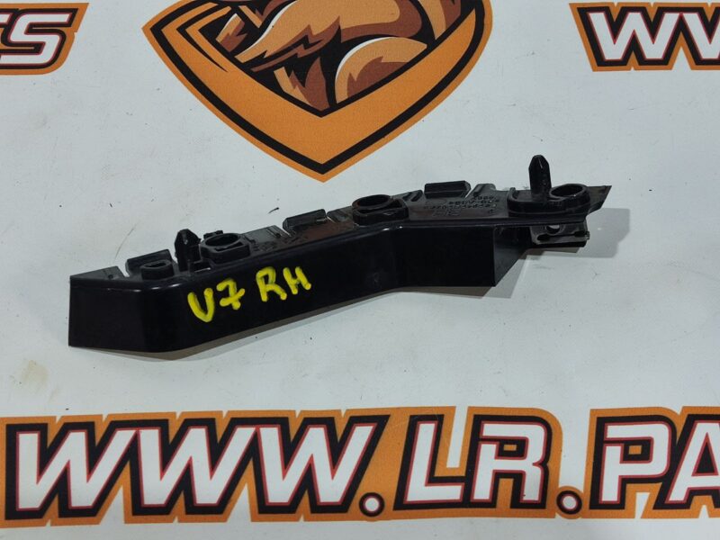 LR077882 Bumper guide right Land Rover Discovery Sport L550 (2015-) Used cost 22 € in stock 5 pcs.