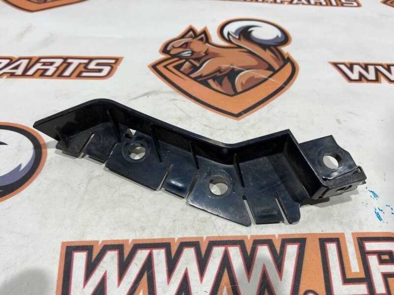 LR077882 Bumper guide right Land Rover Discovery Sport L550 (2015-) Used cost 22 € in stock 5 pcs.