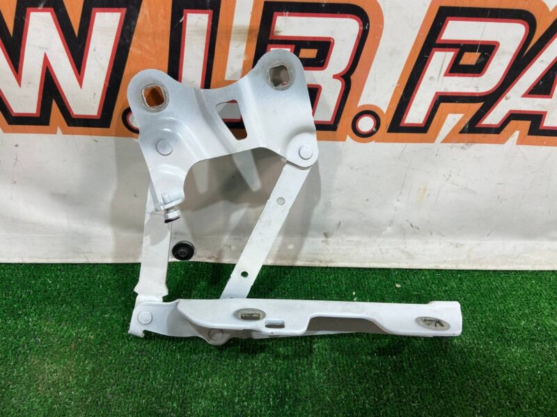LR088985 Hood hinge left Range Rover L405 (2013-2021) Used - Image 21