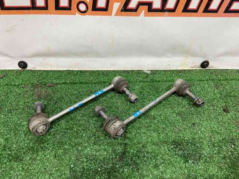 LR090549 Rear stabilizer bar Range Rover Velar L560 (2018-) Used cost 12 € in stock 10 pcs.