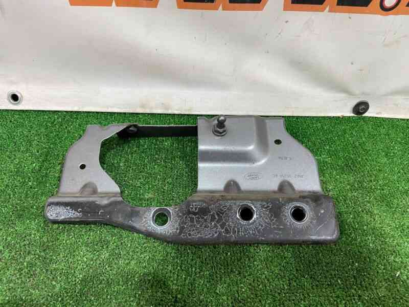 LR092010 Front right upper wing bracket Range Rover Velar L560 (2018-) Used cost 38 € in stock 2 pcs.