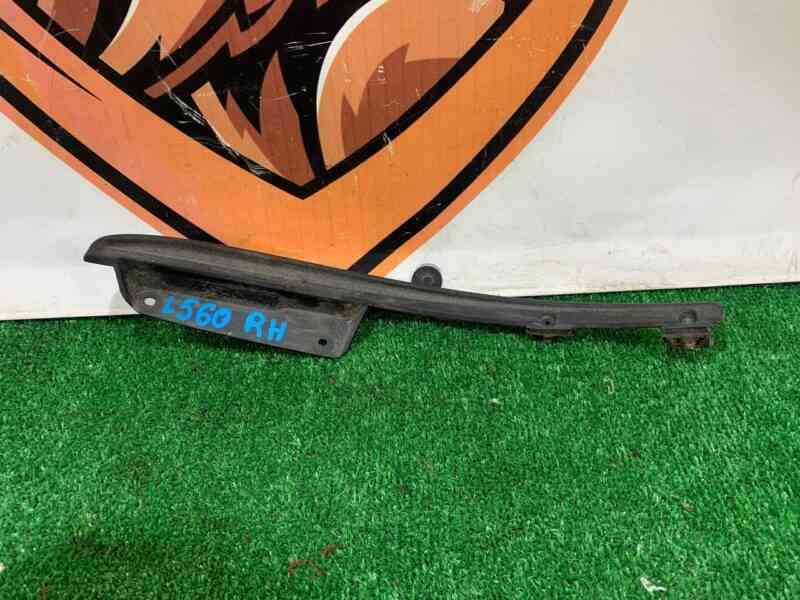 LR092697 Rear wheel arch molding right Range Rover Velar L560 (2018-) Used cost 55 € in stock 2 pcs.