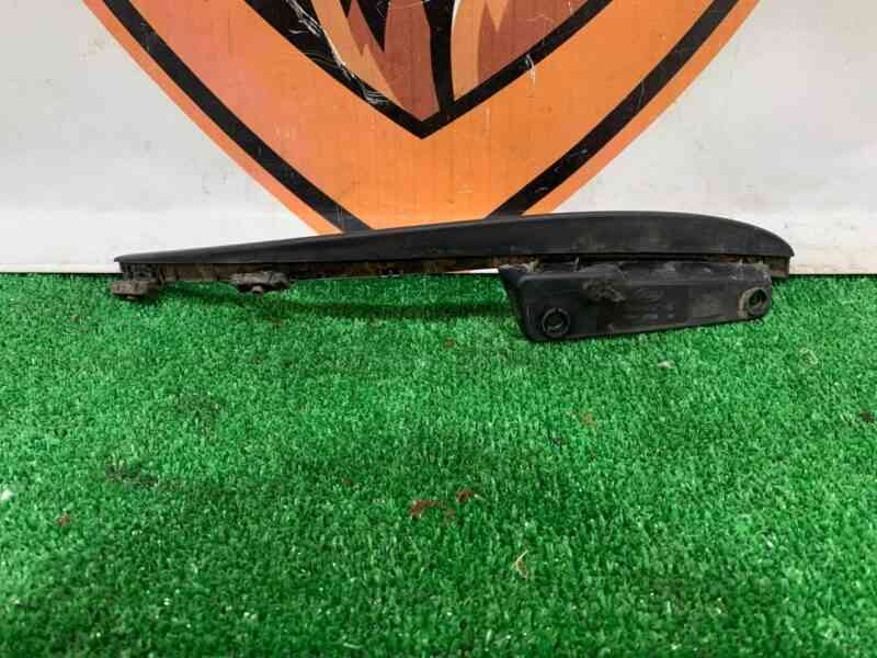 LR092697 Rear wheel arch molding right Range Rover Velar L560 (2018-) Used cost 55 € in stock 2 pcs.
