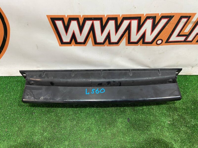 LR094005 Air intake Range Rover Velar L560 (2018-) Used cost 45 € in stock 1 pcs.
