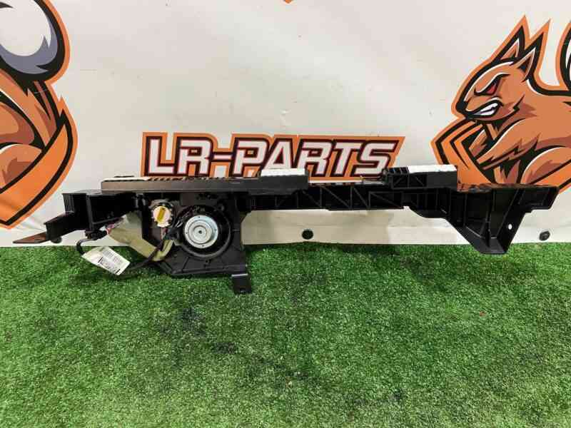 LR095154 Cargo compartment panel support right Range Rover L405 (2013-2021) Used cost 75 € in stock 1 pcs.
