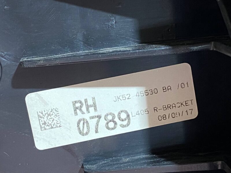 LR095154 Cargo compartment panel support right Range Rover L405 (2013-2021) Used cost 75 € in stock 1 pcs.